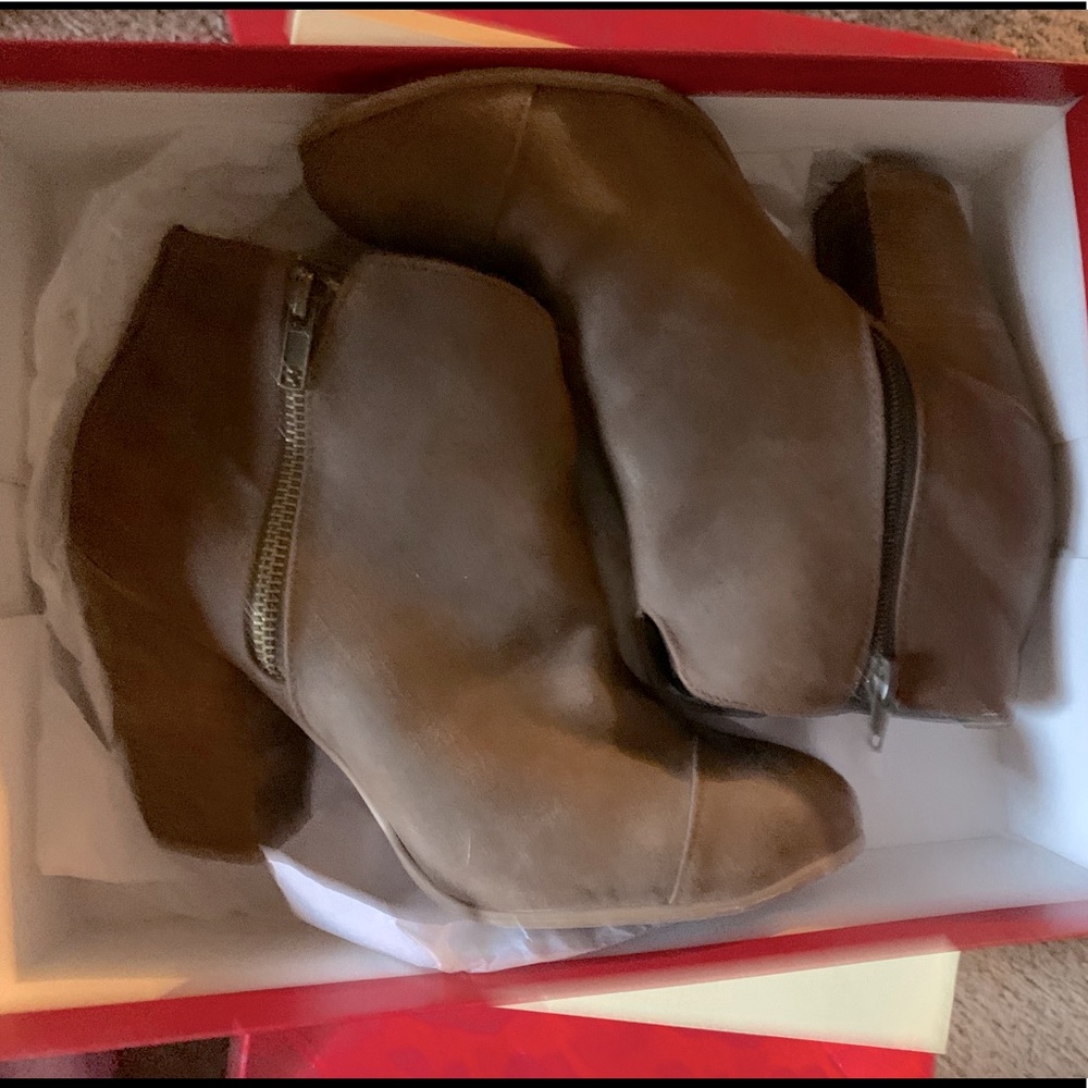 CARLOS SANTANA BROWN BOOTIES